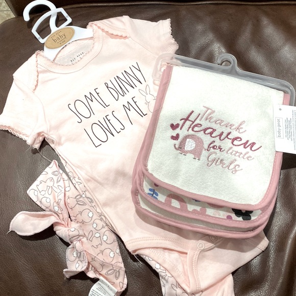 Baby Gear Other - Set and burp cloth’s
